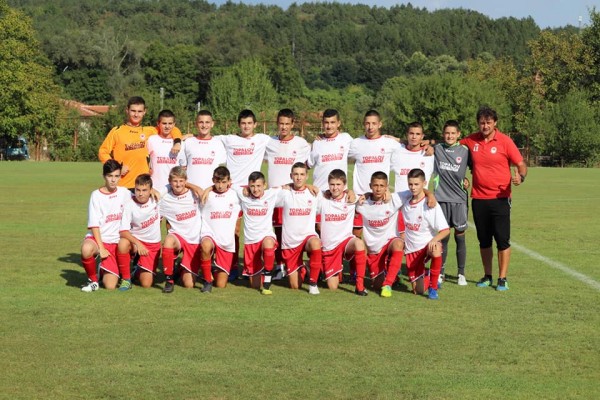 Малките ни футболисти с категорична победа в старта на зоналното / Новини от Казанлък