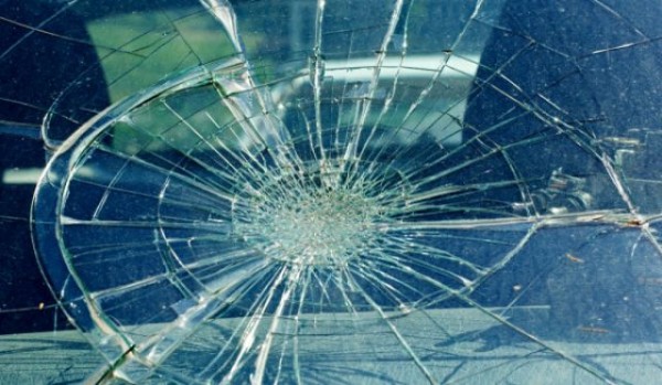 Потрошиха стъклата на кола в Енина / Новини от Казанлък