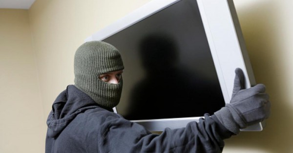 Крадци демонтираха прозорец на къща и задигнаха телевизор / Новини от Казанлък