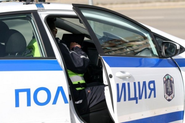 Засякоха мъж да шофира нерегистриран автомобил / Новини от Казанлък