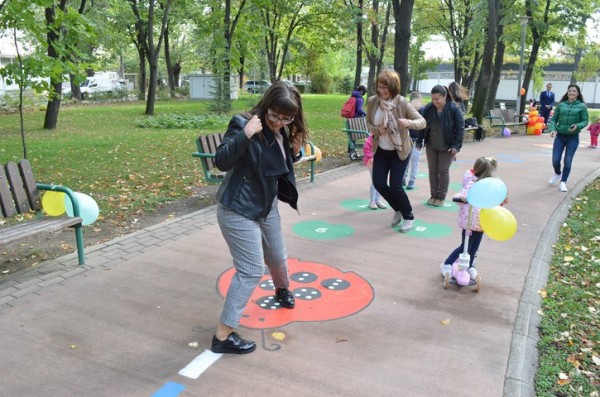 „Игрите на мама и баба“ събра малки и големи в парк „Розариум“ в Казанлък / Новини от Казанлък