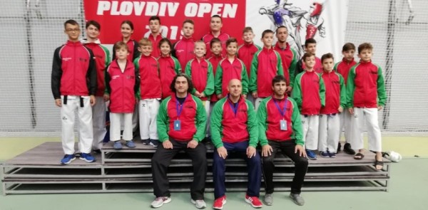 Дъжд от медали за казанлъшките клубове по таекуондо от турнира Plovdiv Open / Новини от Казанлък