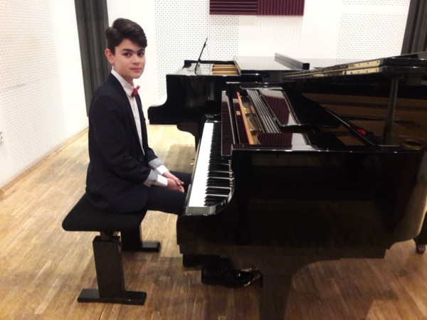 Пианистът Виктор Владков вдигна на крака пълната “Карнеги Хол“ в Ню Йорк / Новини от Казанлък