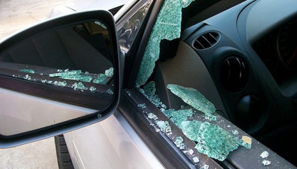 Три коли осъмнаха с разбити стъкла / Новини от Казанлък