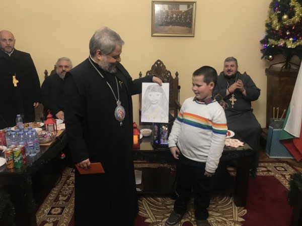 Митрополит Киприан се срещна с най-малкия иподякон в епархията / Новини от Казанлък