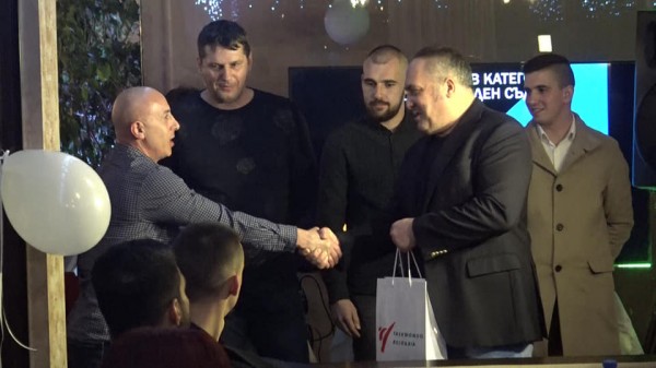 Николай Богданов с приз за най-добър треньор за 2019 в България / Новини от Казанлък