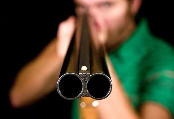 Крънчанин стреля по младеж с незаконна пушка / Новини от Казанлък