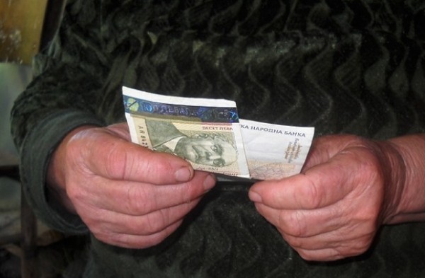 Мошеник измами дядо при “разваляне“ на пари / Новини от Казанлък
