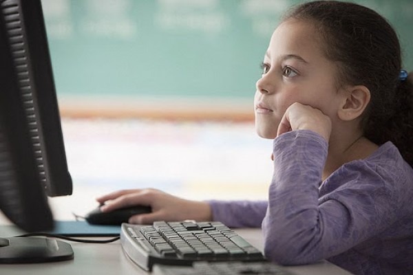 От понеделник всички училища започват обучение в електронна среда / Новини от Казанлък