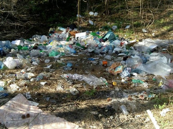 Ловни камери хващат нарушителите, изхвърлящи боклуци край Енина / Новини от Казанлък