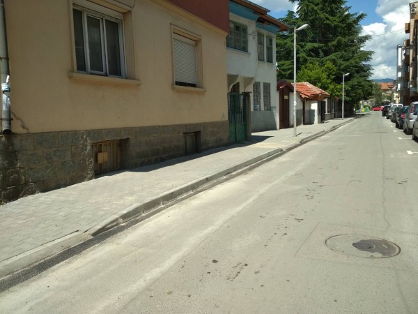 Община Казанлък продължава с ремонтните дейности на тротоарните площи / Новини от Казанлък