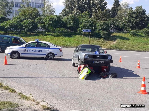 Електрическа количка се озова под гумите на автомобил до Кремона / Новини от Казанлък