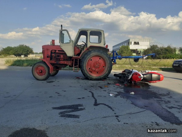 Почина мотористът, ударил се в трактор на пътя Бузовград - Казанлък / Новини от Казанлък