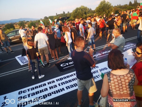 Около 2 часа продължи блокадата на пътя Казанлък-Стара Загора / Новини от Казанлък