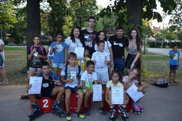 Над 100 деца и младежи показаха умения и бързина в състезание за ролери и тротинетки  / Новини от Казанлък