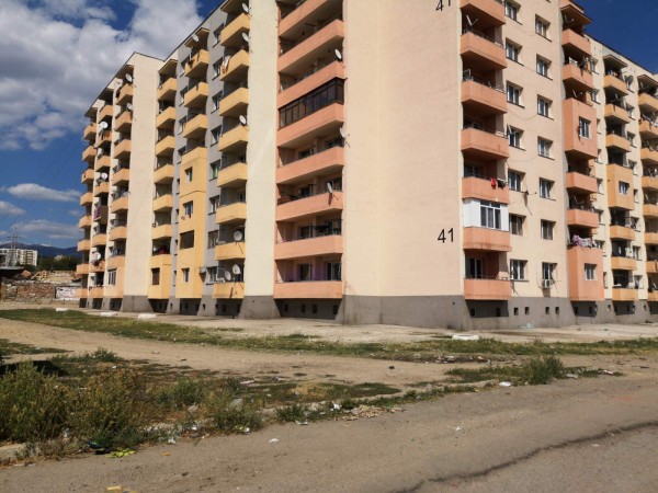 Чистотата около ромския блок “Кармен” в Казанлък - мисия възможна / Новини от Казанлък