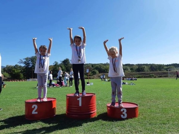 Над 250 деца се състезаваха в лекоатлетическия турнир „Купа Роза“ / Новини от Казанлък