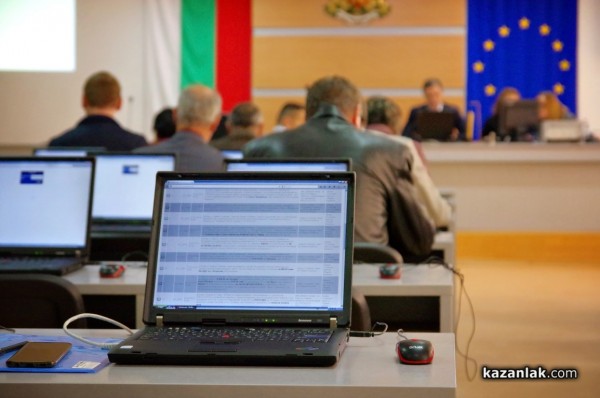 Три политически групи с декларации срещу внушенията на “БСП за България“ / Новини от Казанлък