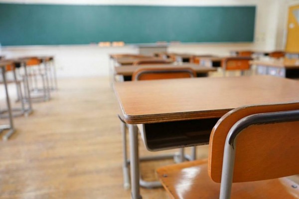 Проучване сред учителите: 79,4% искат временно електронно обучение / Новини от Казанлък