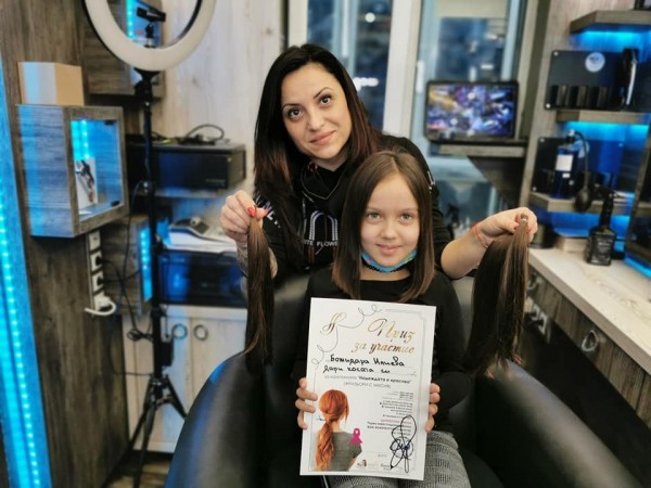 9-годишната Божидара дари косата си  / Новини от Казанлък
