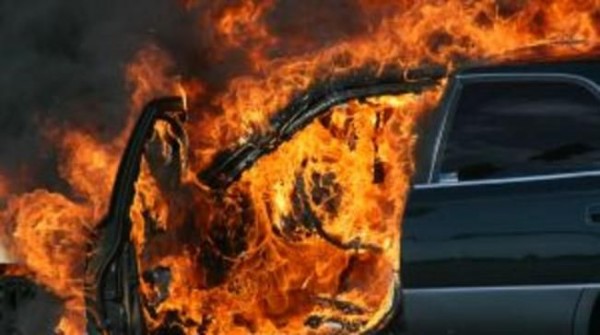 Кола изгоря напълно в Казанлък / Новини от Казанлък