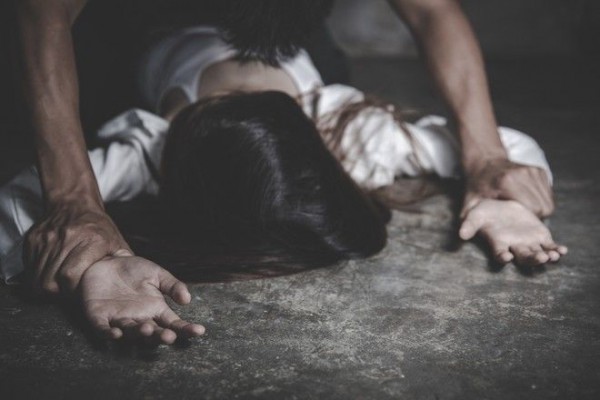 Мъж дрогирал и изнасилвал 2 момичета в продължение на 2 дни в Енина / Новини от Казанлък