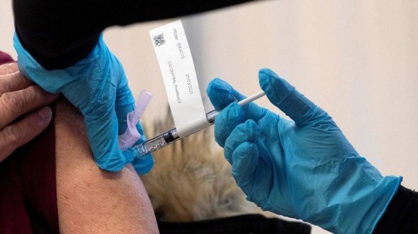 Държавата ще плаща по 10 лева на лекарите за поставянето на доза от ваксината срещу COVID-19 / Новини от Казанлък
