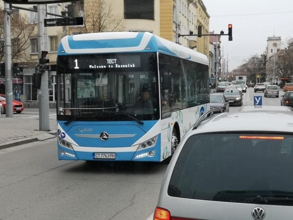 От днес вече можете да се придвижвате в Казанлък с новите електробуси / Новини от Казанлък
