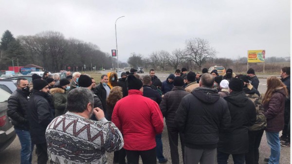 Розопроизводители излязоха на протест в Казанлък / Новини от Казанлък