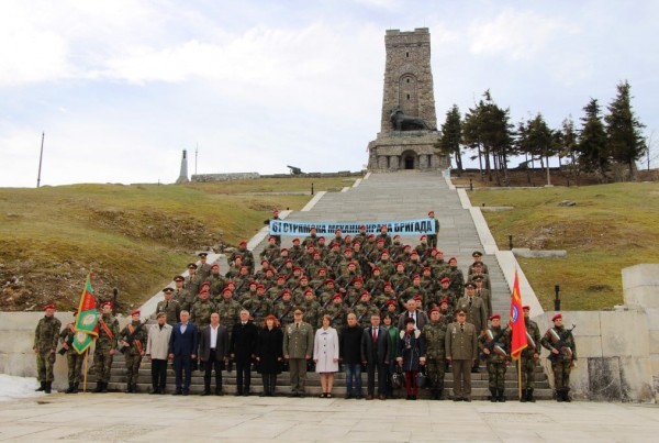 36 млади войници положиха своята клетва край Паметника на свободата / Новини от Казанлък