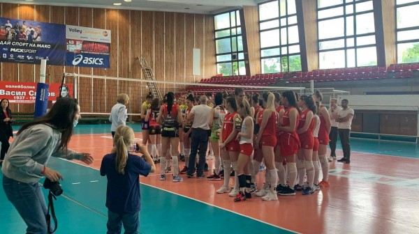 Казанлъшките волейболистки с вицешампионска титла при девойките U20 / Новини от Казанлък