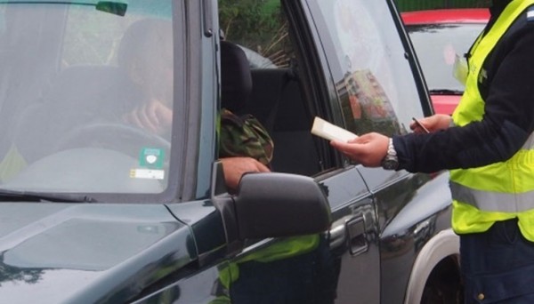 В Горно Сахране спипаха шофьор да кара с отнета книжка / Новини от Казанлък