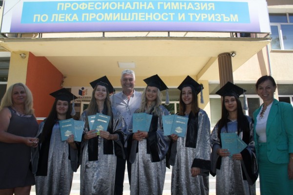 Випуск 2021 на ПГЛПТ получи своите дипломи / Новини от Казанлък