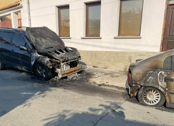 Изгоряха два автомобила в Павел баня / Новини от Казанлък