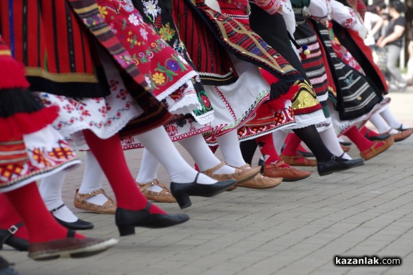 Бузовград посреща състави и участници от 30 населени места за фолклорния си фестивал / Новини от Казанлък