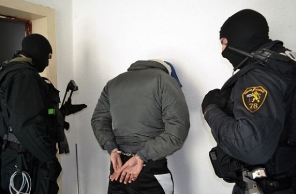 Петима крадци са задържани след четиридневна акция в Казанлък / Новини от Казанлък