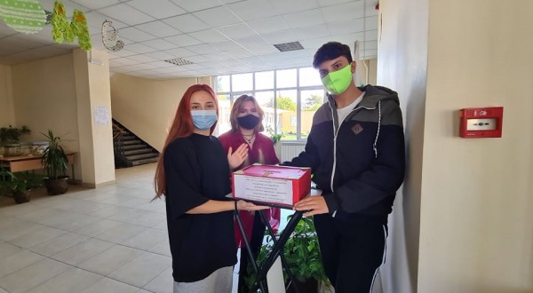 СУ “Екзарх Антим I“ продължават да събират средства за детското отделение на болницата / Новини от Казанлък
