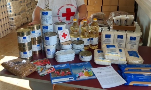 БЧК започва раздаването на хранителни прокукти на нуждаещите се / Новини от Казанлък