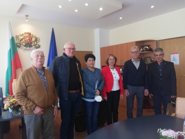 Дарители от Нидерлания се срещнаха с кмета / Новини от Казанлък