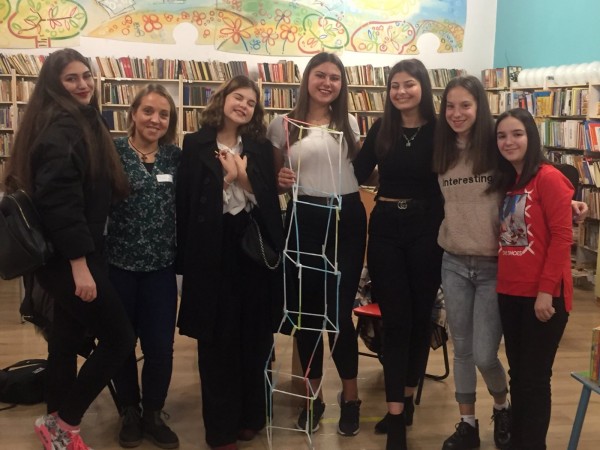 Момичета от ПГЛПТ учиха как да бъдат лидери / Новини от Казанлък