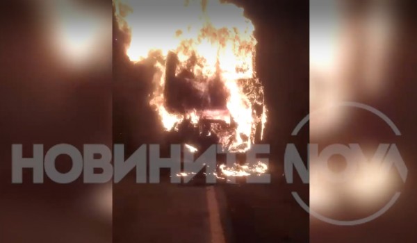 Пожарът в изгорелия автобус снощи е тръгнал от товарния отсек / Новини от Казанлък