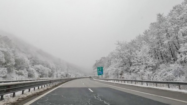 АПИ: Утре шофьорите, пътуващи за Западна България, да тръгват с автомобили за зимни условия / Новини от Казанлък