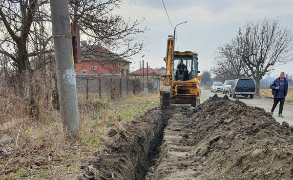 Продължават ремонтните дейности на водопроводната мрежа в Крън / Новини от Казанлък