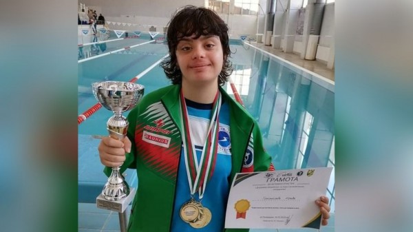 Златни медали и отличия спечели младата плувкиня Христослава Колева / Новини от Казанлък