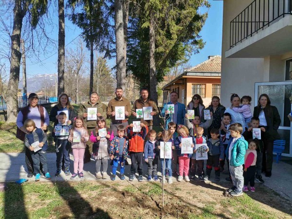 Павелбанци засаждат над 200 фиданки в Седмицата на гората / Новини от Казанлък