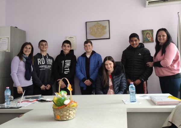 Ученици седнаха на кметския стол в Енина / Новини от Казанлък