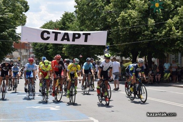 Над 100 колоездачи се бориха за Купа “Долината на тракийските владетели 2022“ / Новини от Казанлък