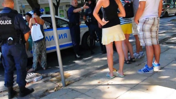 Осъдиха две жени, обрали 62-годишна казанлъчанка на улицата / Новини от Казанлък