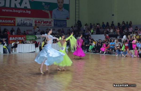 Над 300 състезатели се включиха в надпреварата по спортни танци в Казанлък  / Новини от Казанлък