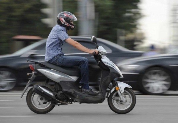 Задържаха почерпен водач да кара нерегистриран мотопед / Новини от Казанлък